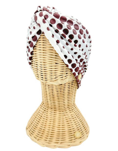 Turbante branco e bolas castanhas 2