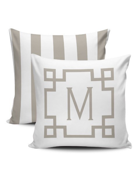 Cojín personalizado con marco Monogram Beige 2